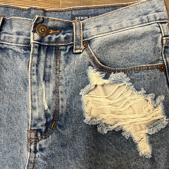 Denim Colab Saltwater Song Distressed Mid Rise Jean Shorts Size 26 - Picture 2 of 11